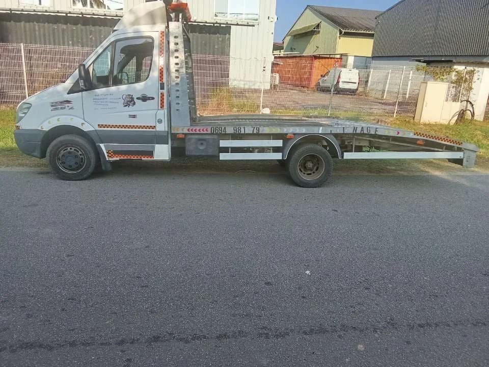 Dépanneuse plateau DLT ST-LOT